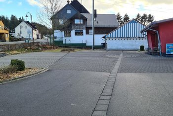 Parkplatz am Dorfladen